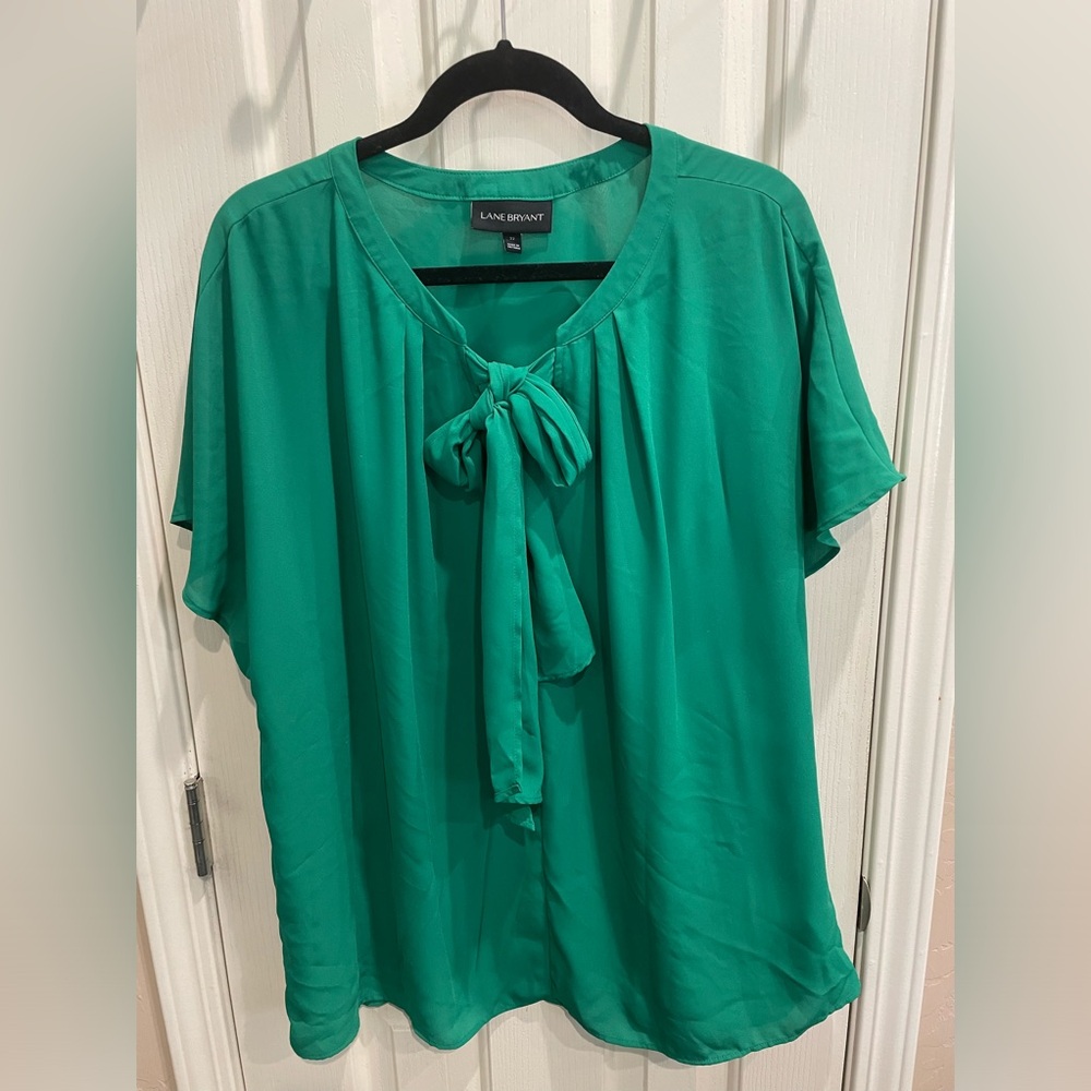Lane Bryant Size 22 short sleeve green blouse with tie neck